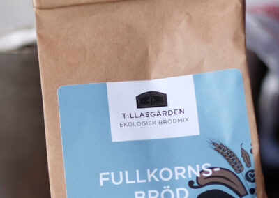 Tillasgårdens logo på förpackning